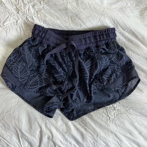 Lululemon hotty hot shorts size 4 great condition